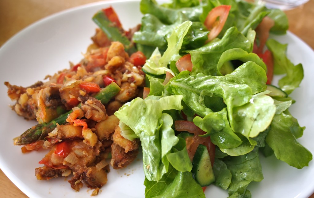 Gebratene Kartoffeln mit Paprika (und grünem Spargel) – Schlendermodus